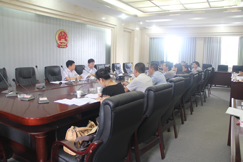 政府領(lǐng)導(dǎo)、企業(yè)代表參加了崇禮新城投資合作協(xié)議討論會(huì)(圖1)