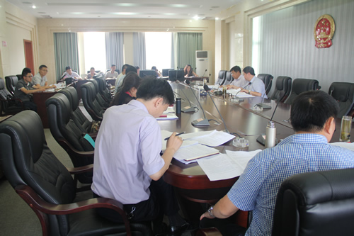 政府領(lǐng)導(dǎo)、企業(yè)代表參加了崇禮新城投資合作協(xié)議討論會(huì)(圖2)